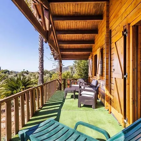 Sleeps 13 With Pool Air Con And Wifi