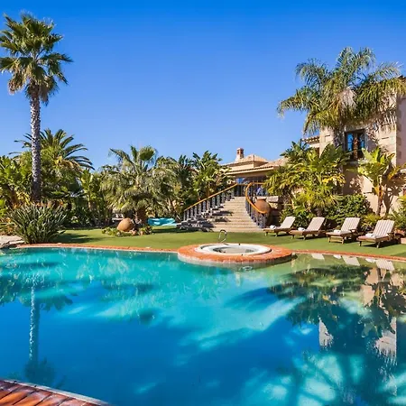 Sleeps 13 With Pool Air Con And Wifi * Almancil