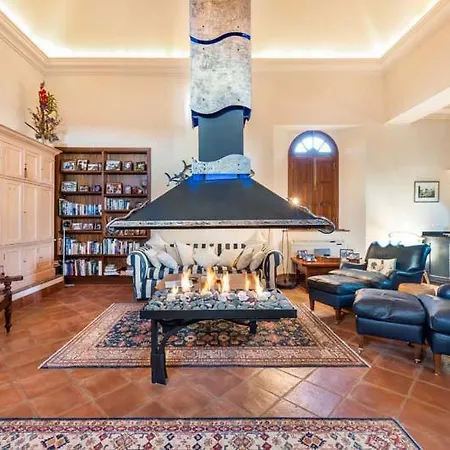 Villa Sleeps 13 With Pool Air Con And Wifi