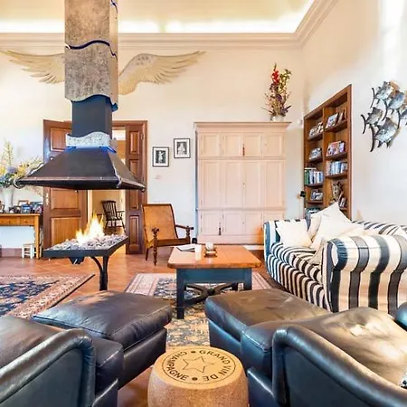 Sleeps 13 With Pool Air Con And Wifi