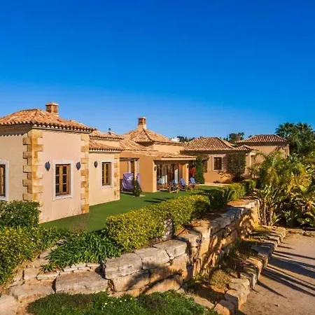 Villa Sleeps 13 With Pool Air Con And Wifi