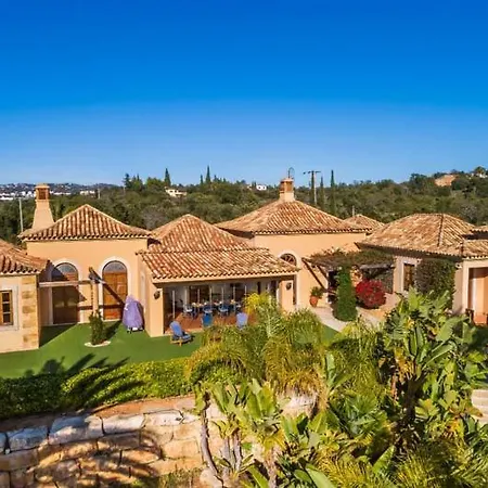 Sleeps 13 With Pool Air Con And Wifi *