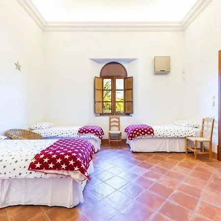 Villa Sleeps 13 With Pool Air Con And Wifi *