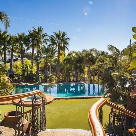 Βίλα Sleeps 13 With Pool Air Con And Wifi *